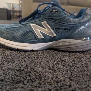 New Balance 990 V4